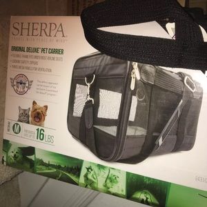 Sherpa Deluxe Pet Carrier
